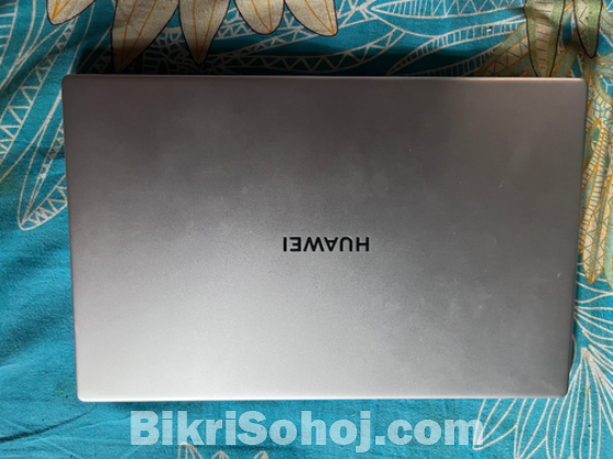 Huawei matebook D15 8/500 core i5